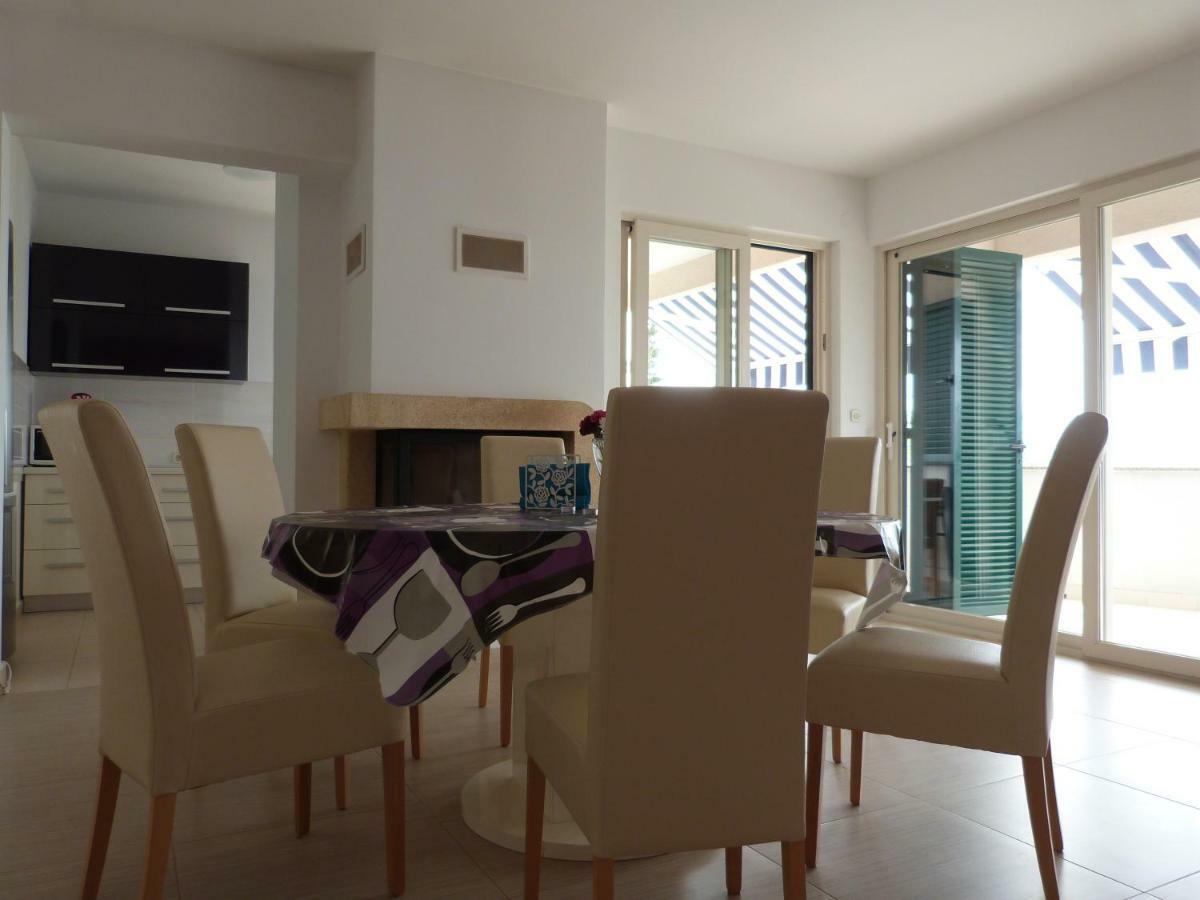 Maria Apartments Starigrad Paklenica Esterno foto