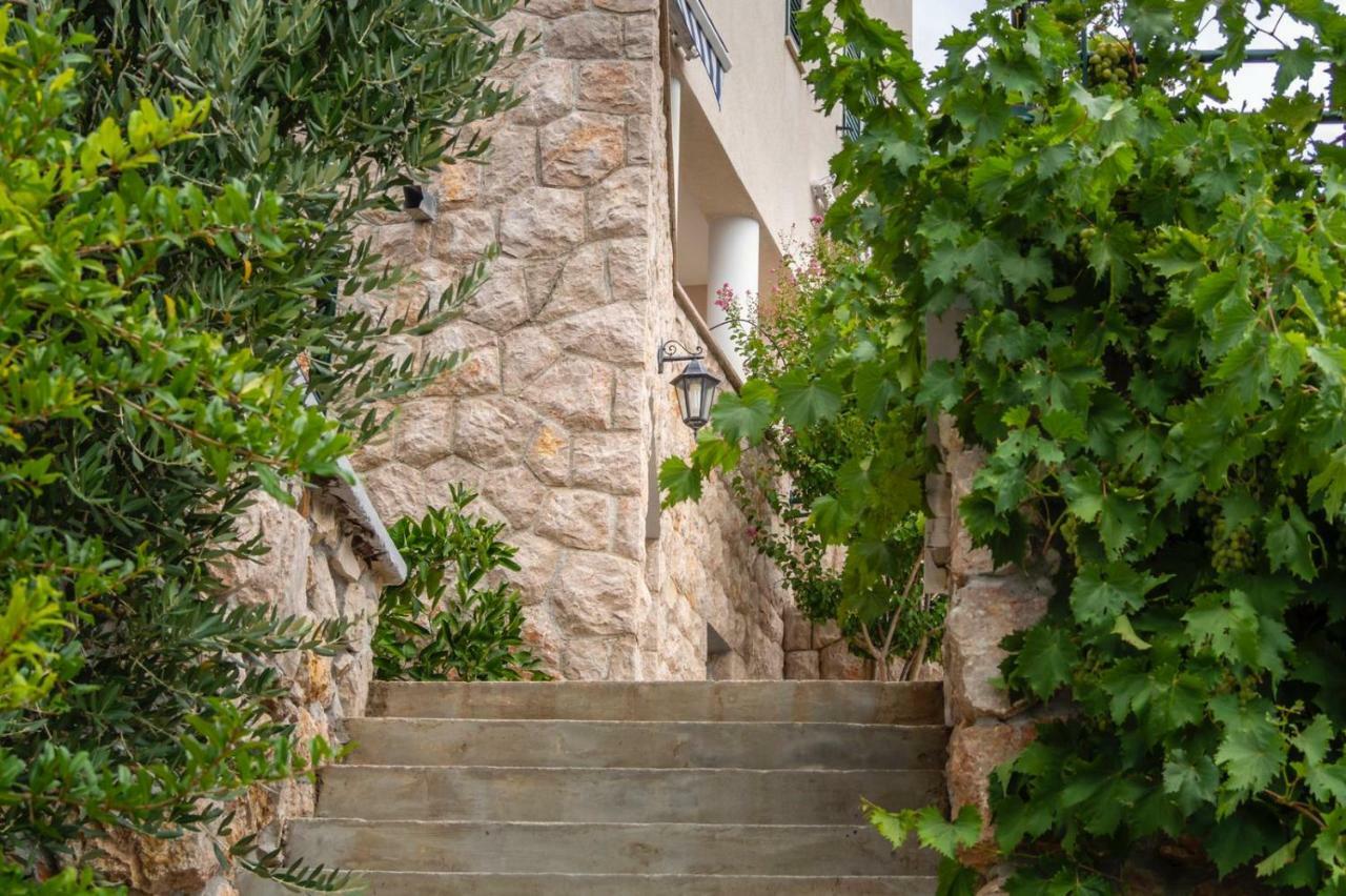 Maria Apartments Starigrad Paklenica Esterno foto